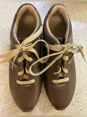Timberland genuine Leather Lace-Up with Cream Laces, NWOT